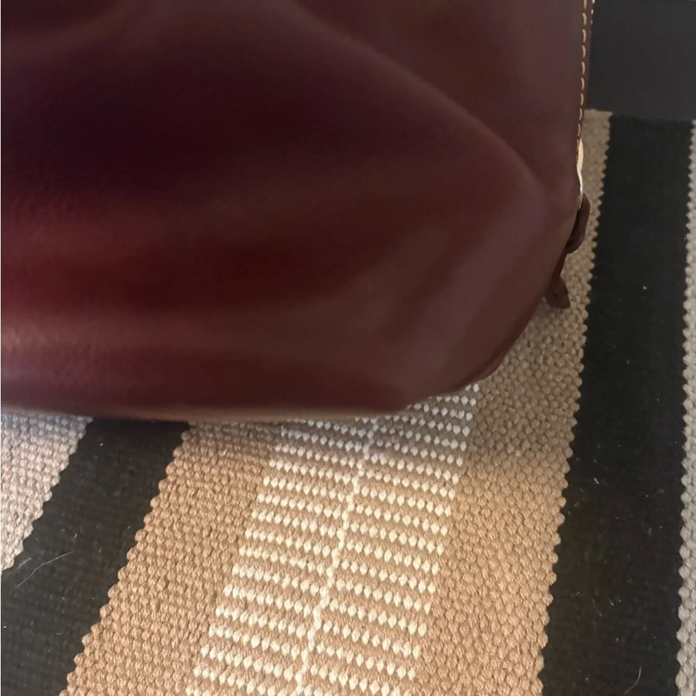 Dooney & Bourke large zip Barlow (Bordeaux) - Picture 4 of 8